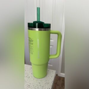 Stanley X Starbucks 30oz Latam/Mexico Spring 2025
Lime Green